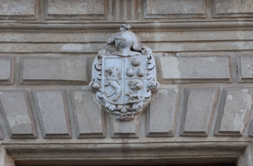 heraldic crest